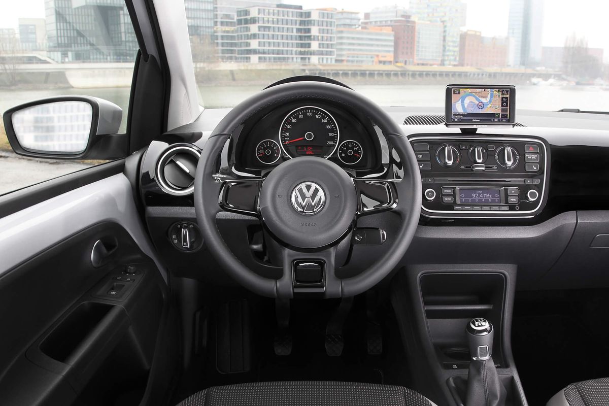 Nicht Knautschzonen und Crashtests, sondern Viren, Firewalls und Software-Protokolle werden plötzlich zu Killerkriterien, die über das Wohl und Wehe einzelner Modelle entscheiden. Foto: VW